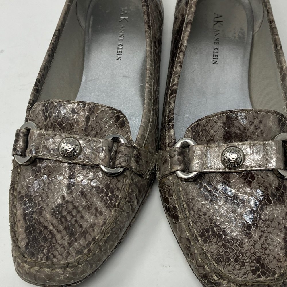 Anne Klein AXEWEN Snakeskin Pattern Loafers - Brown/Taupe Size 7.5M - Picture 4 of 13